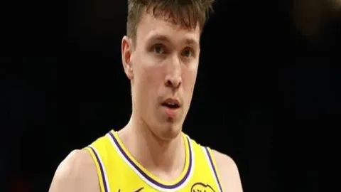 “核心球星离队，塔图姆透露轻微伤病影响体液平衡”